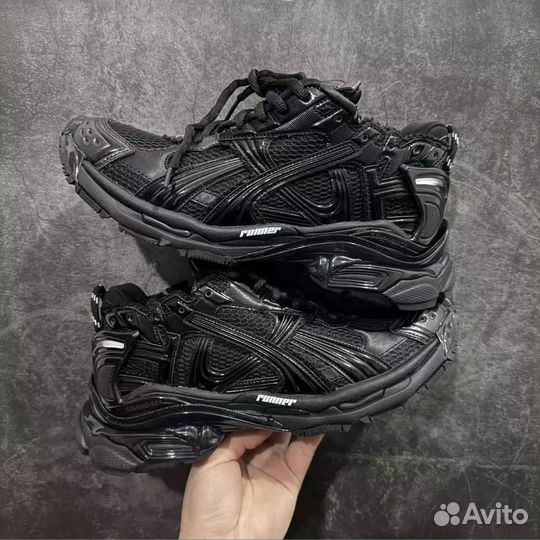 Balenciaga Runner black