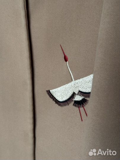 Пальто с вышивкой журавли