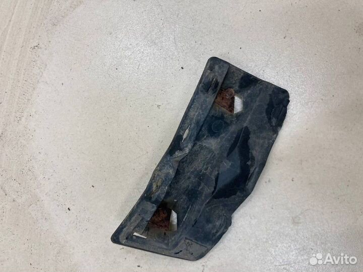 Крепление заднего бампера правое Toyota RAV4