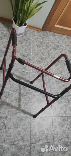 Ходунки для взрослых шагающие