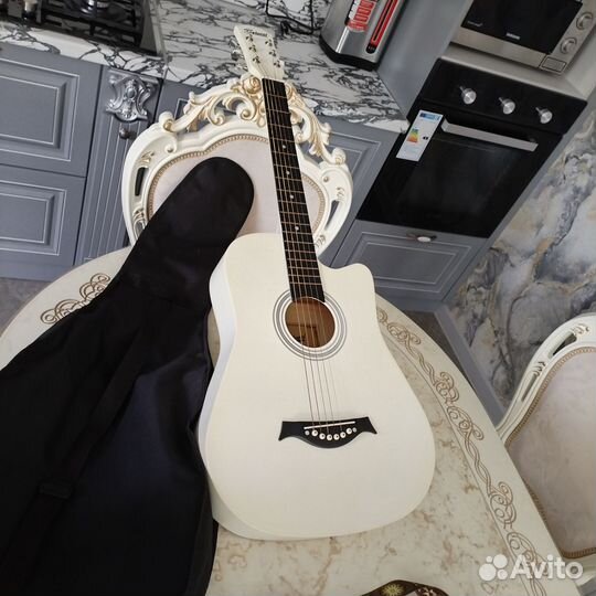 Акустическая гитара belucci