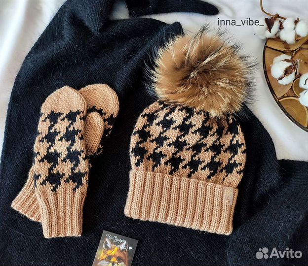 Зимний комплект шапка варежки