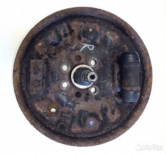 Шкода Фелиция Ступица правая задняя