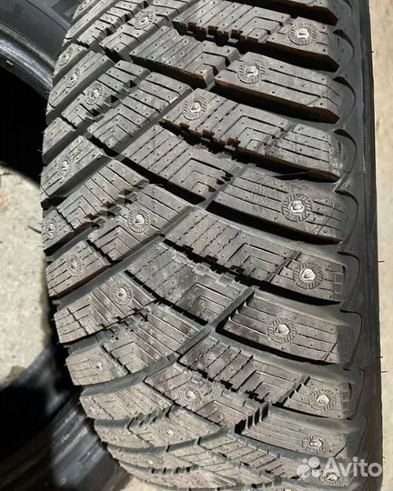 Goodyear Ultragrip Ice Arctic 225/55 R16