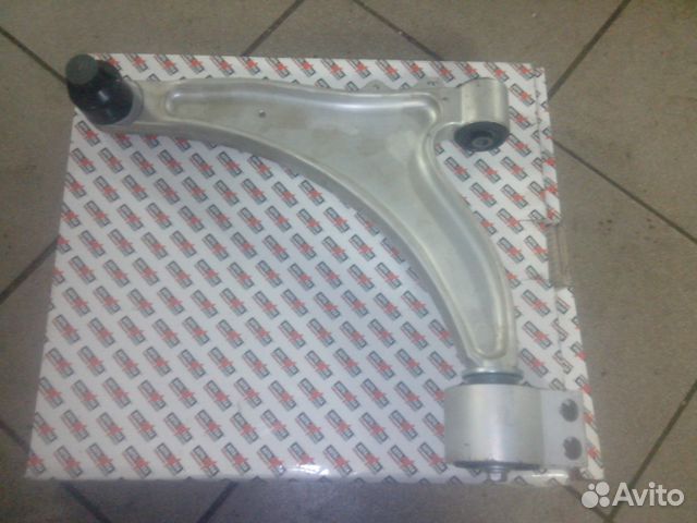 Передний нижний рычаг Opel Insignia левый