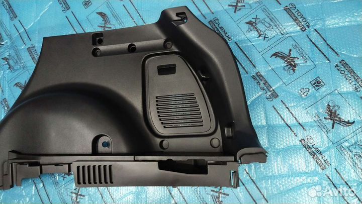 Обшивка багажника Toyota RAV4 правая задняя