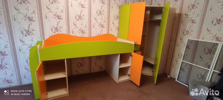 Детская кровать с матрасом и шкаф под вещи