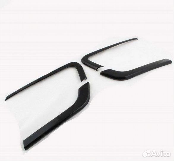 Черные матовые молдинги на весту