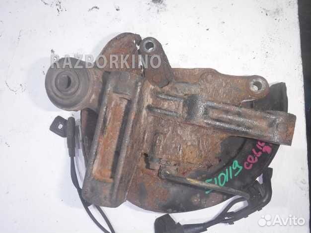 Кулак задний правый Тойота