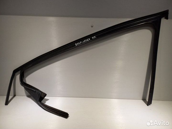 Уплотнительная резинка передняя правая Volkswagen