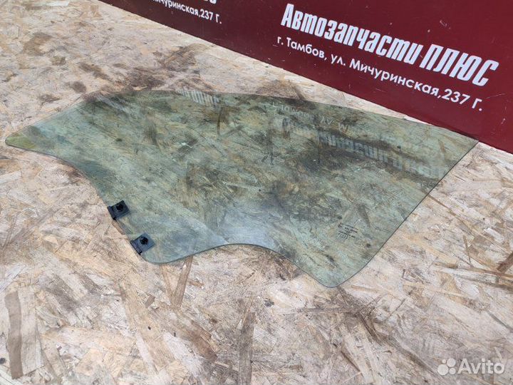 Стекло двери переднее левое Renault Sandero