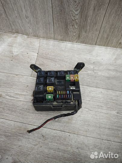 Блок предохранителей подкапотный Opel Frontera B