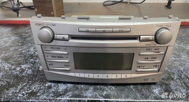Штатная магнитола на toyota Camry v40