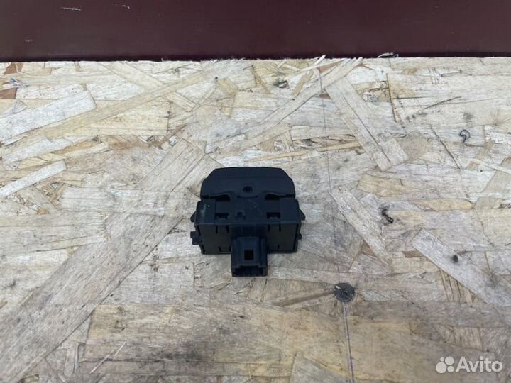 Кнопка системы стабилизации LADA X-Ray