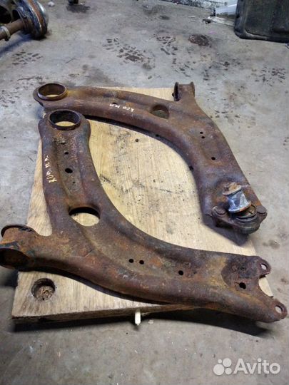 Рычаг передний левый Шкода Кодиак