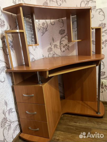 Компьютерный стол