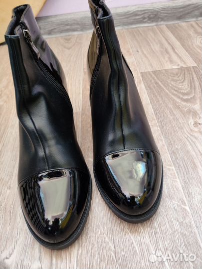 Продаю новые ботинки