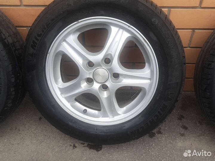 Колеса в сборе r16 летние 5 114.3 ступица 67.1