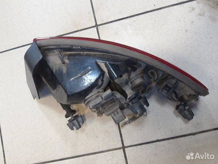 Фонарь задний левый Dodge Stratus