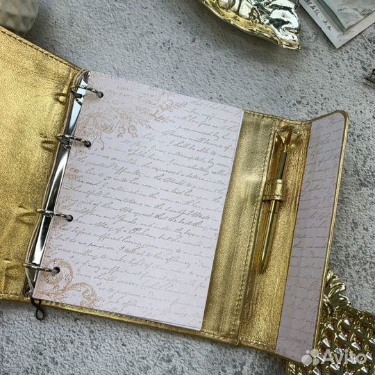 Эдем: Кожаный золотой ежедневник с индивидуальным оформлением модель Эдем на кольцах - идеальный под
