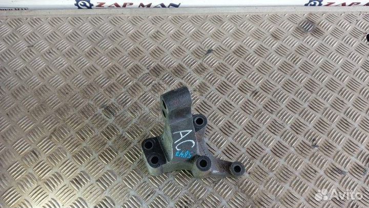 Кронштейн двигателя правый Man Tgl