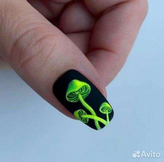 Модель на маникюр