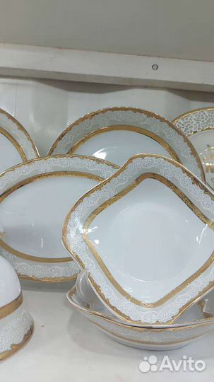 Набор фарфоровых тарелок