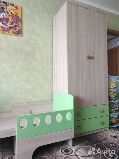Мебель детская растущая кровать и шкаф б/у