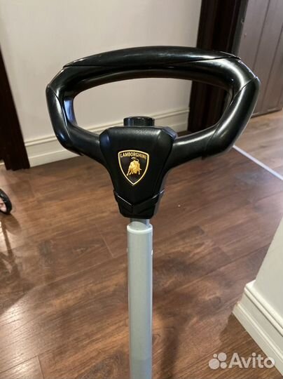 Машинка-каталка ламборгини с ручкой