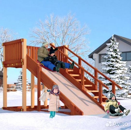 Зимняя деревянная горка 