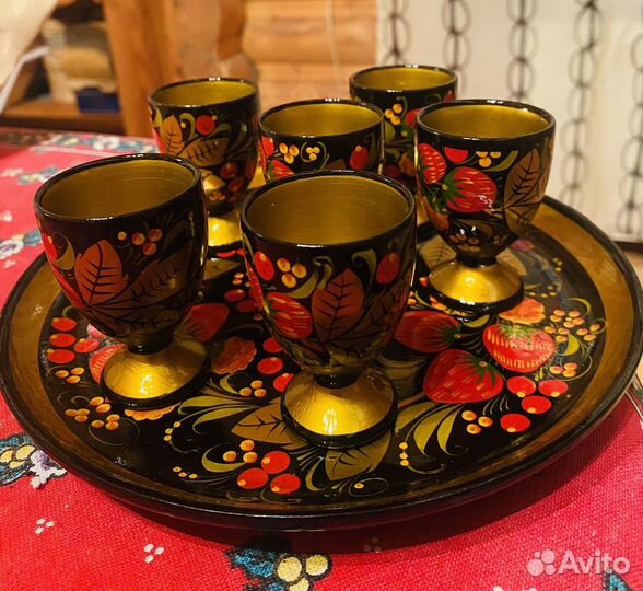 Поднос и рюмки