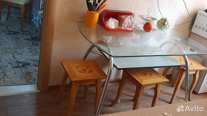 Кухонный стол стекло
