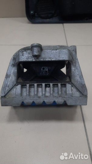 Опора двигателя правая Volkswagen Golf