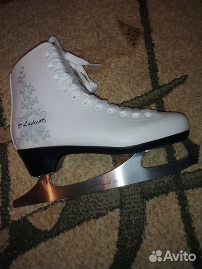 Коньки фигурные женские р. 40