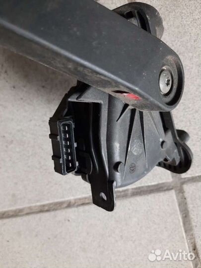 Педаль газа volvo s80 1998 г.в. 2.9