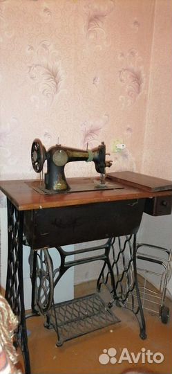 Швейная машинка ножная