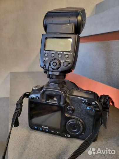 Зеркальный фотоаппарат Canon 40D + вспышка