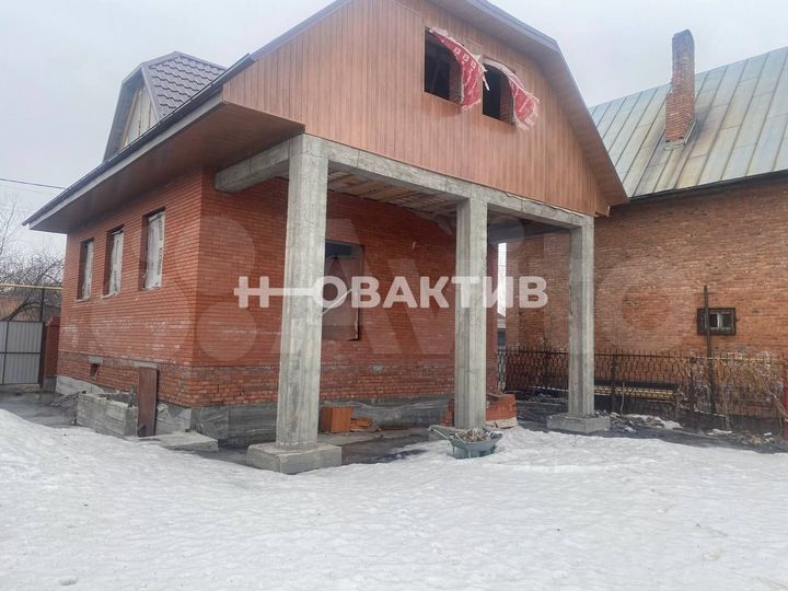 Коттедж 263 м² на участке 5 сот.