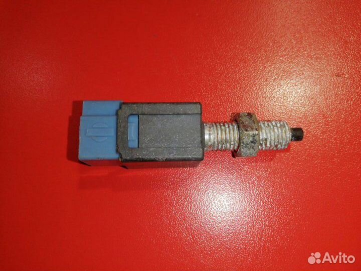 Концевик педали тормоза Nissan Laurel HC35 RB20DE