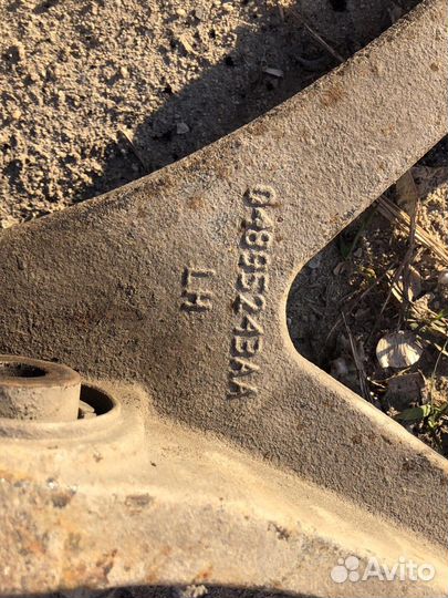 Рычаг передний нижний левый Крайслер 300 Магнум