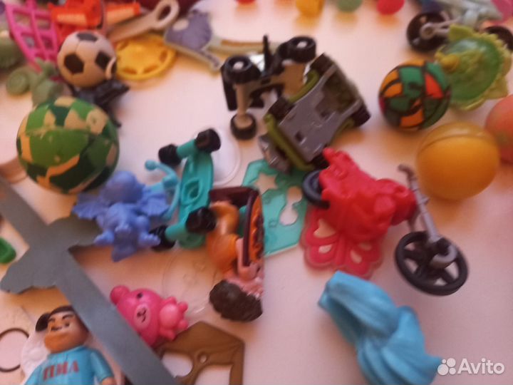 Игрушки из киндера пакетом