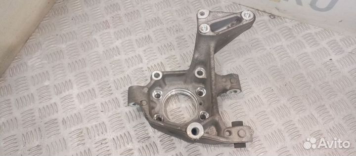 Кулак задний левый Audi Q3