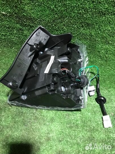 Фонарь задний левый Mitsubishi Outlander CW5W 4B12