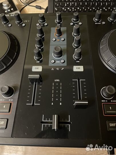Traktor Kontrol s2 mk1 (dj контроллер)