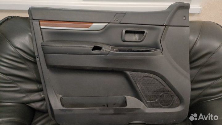 Обшивка двери передняя левая Mitsubishi Pajero 4