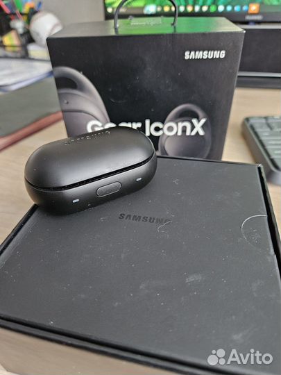 Беспроводные наушники Samsung gear iconx