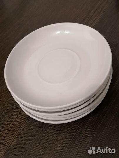 Чайные блюдца белые, 6 штук