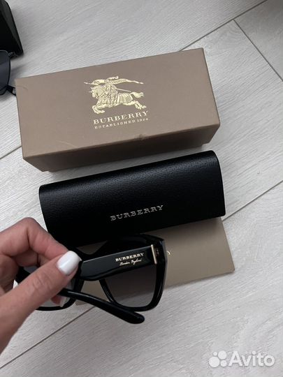 Солнцезащитные очки