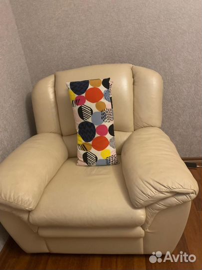 Кожаный диван бу