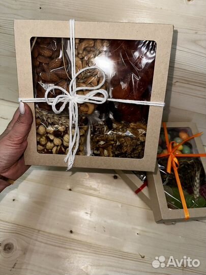 Подарочные наборы из орехов и сухофруктов